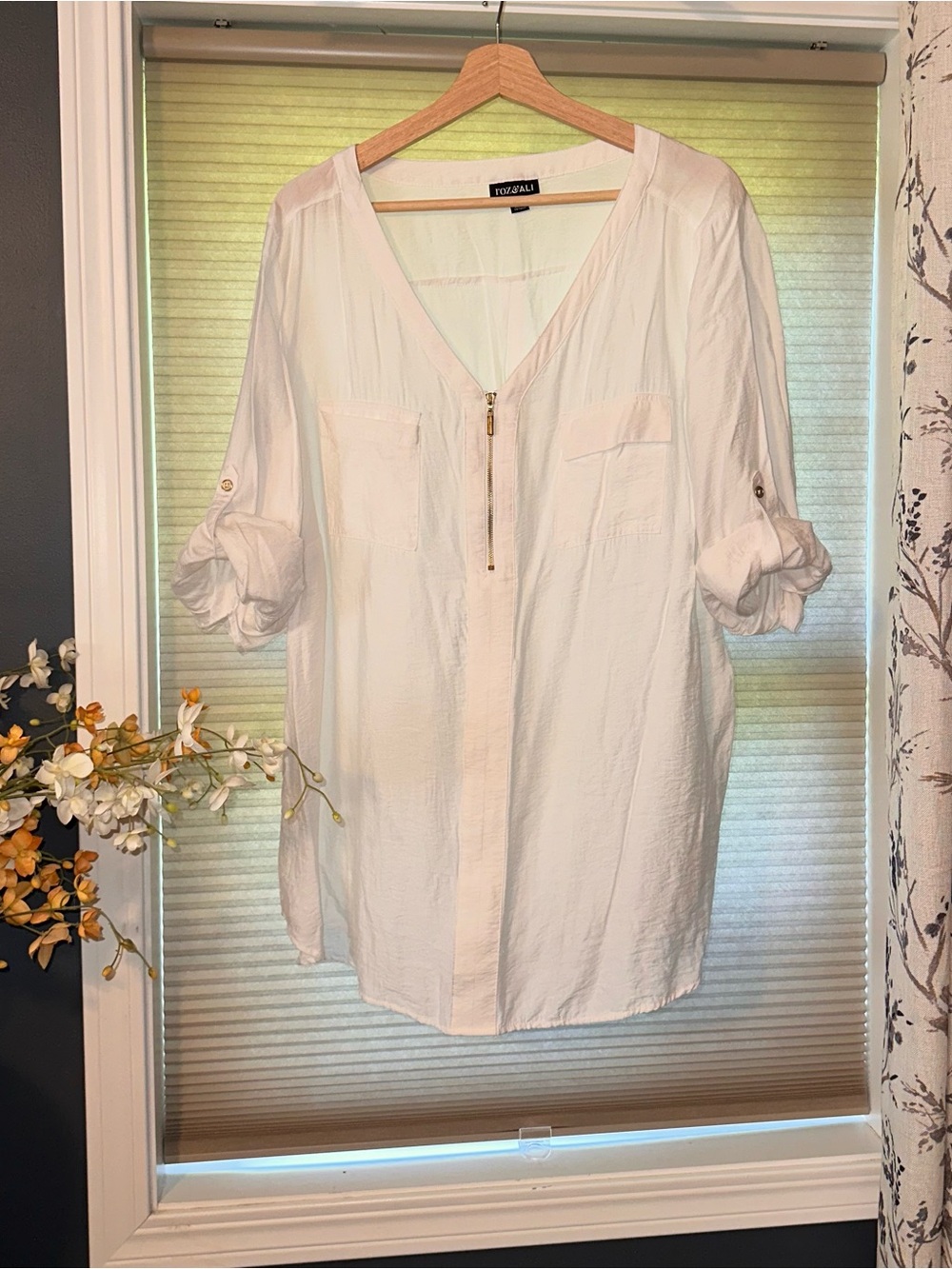 Roz & Ali White Zip-Front Shirt with Gold Pull